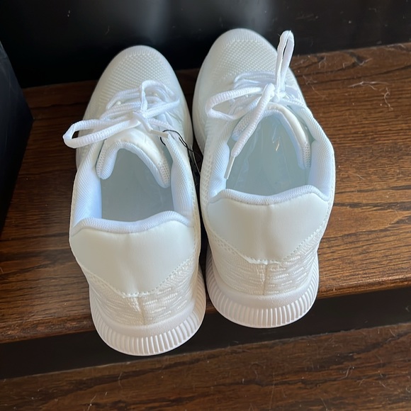 Brand New inbox Conzuri Ice Runners. I paid 154.99 USD. - Picture 5 of 5